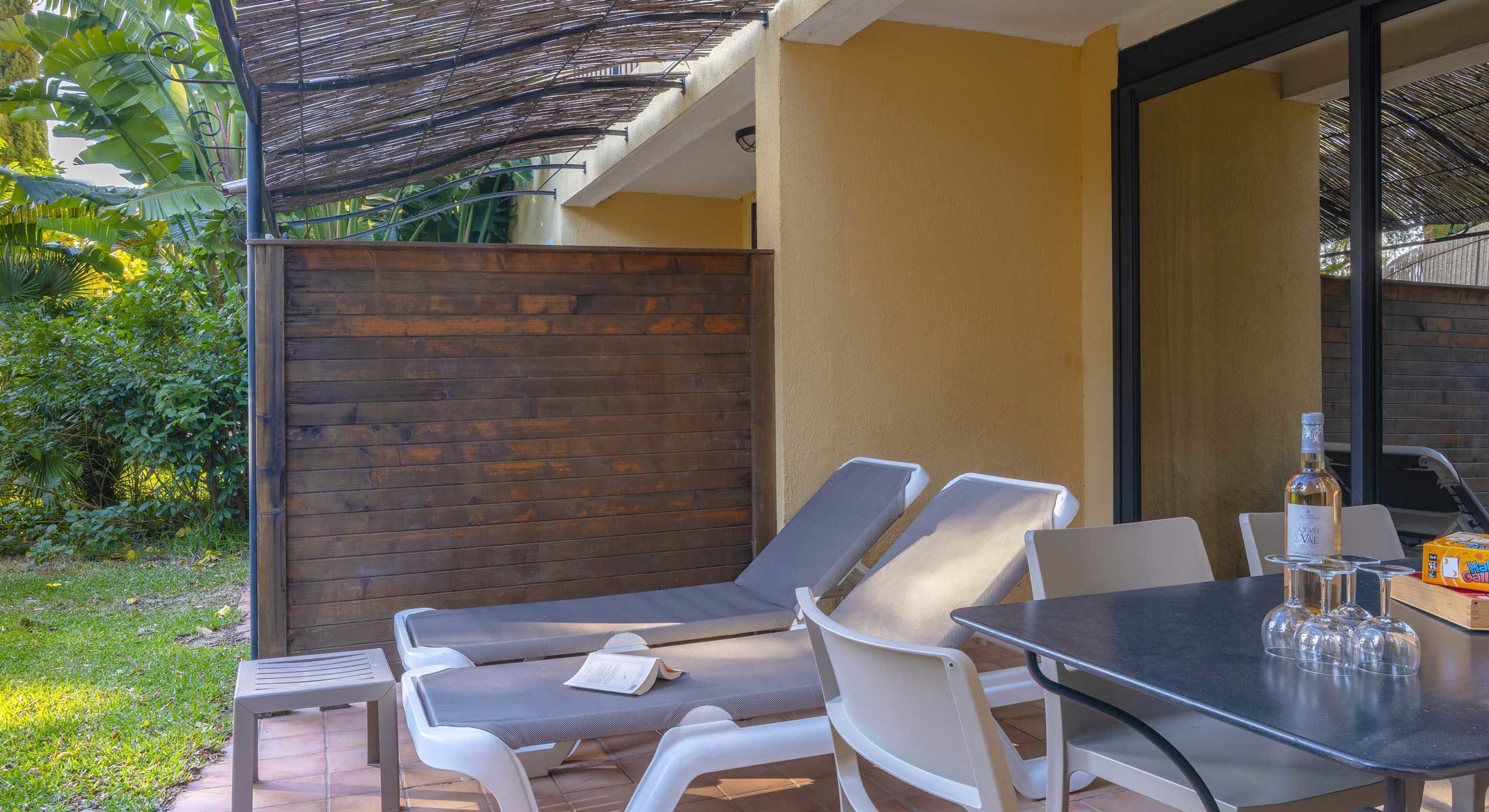 Terrasse équipée